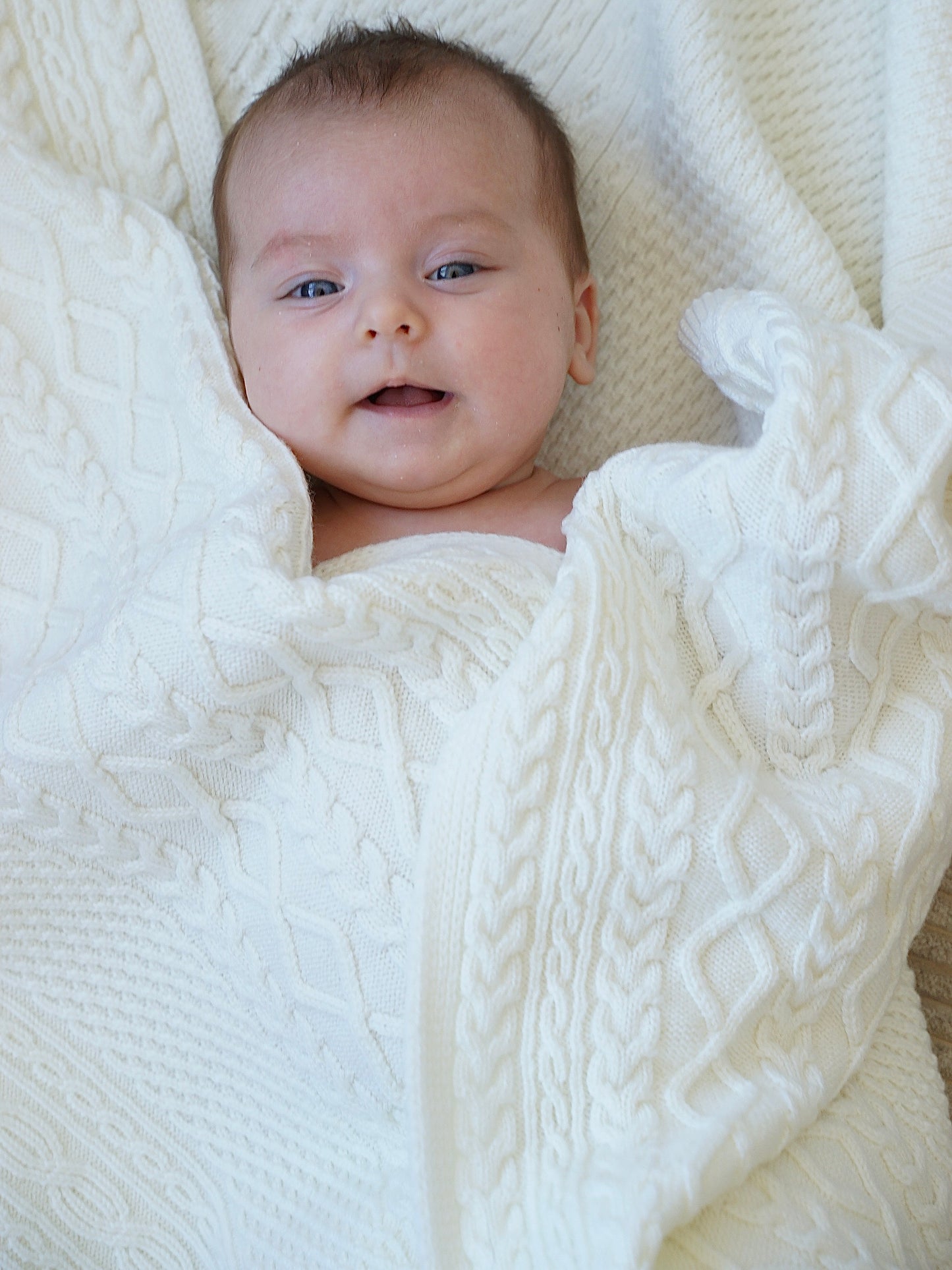 Aran Babydecke in Woll-Weiß